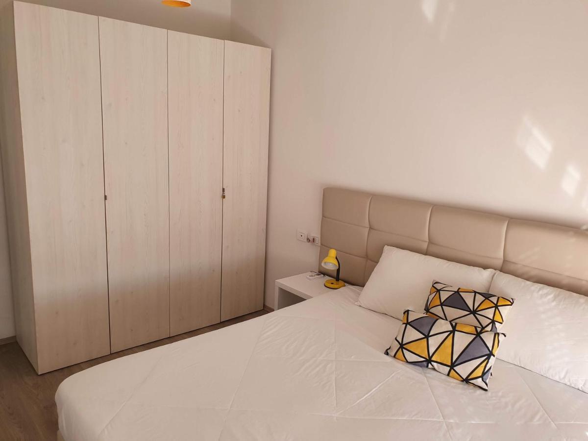 Rovena'S Apartment - Free Parking Tiranë Ngoại thất bức ảnh