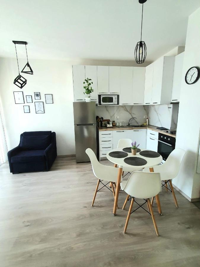 Rovena'S Apartment - Free Parking Tiranë Ngoại thất bức ảnh