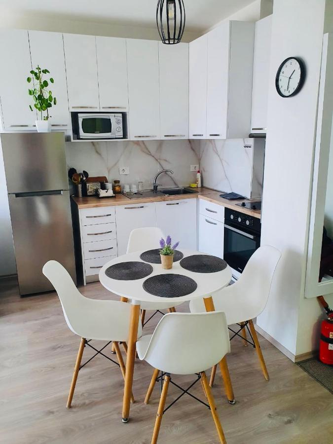 Rovena'S Apartment - Free Parking Tiranë Ngoại thất bức ảnh