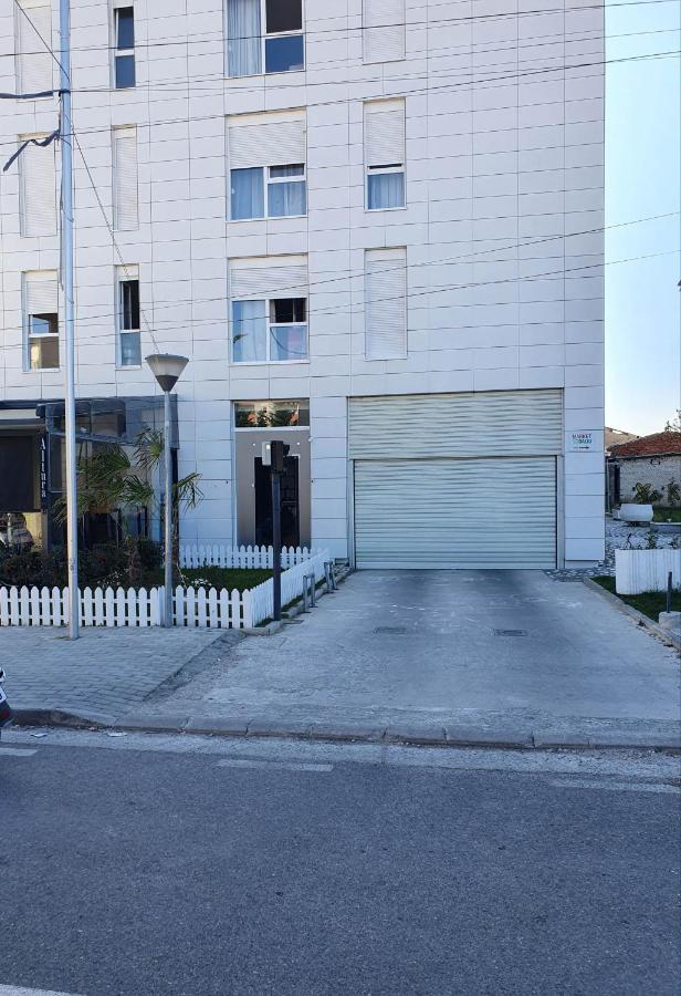 Rovena'S Apartment - Free Parking Tiranë Ngoại thất bức ảnh
