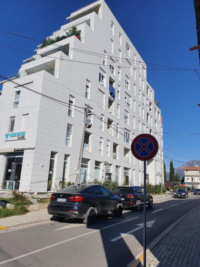 Rovena'S Apartment - Free Parking Tiranë Ngoại thất bức ảnh