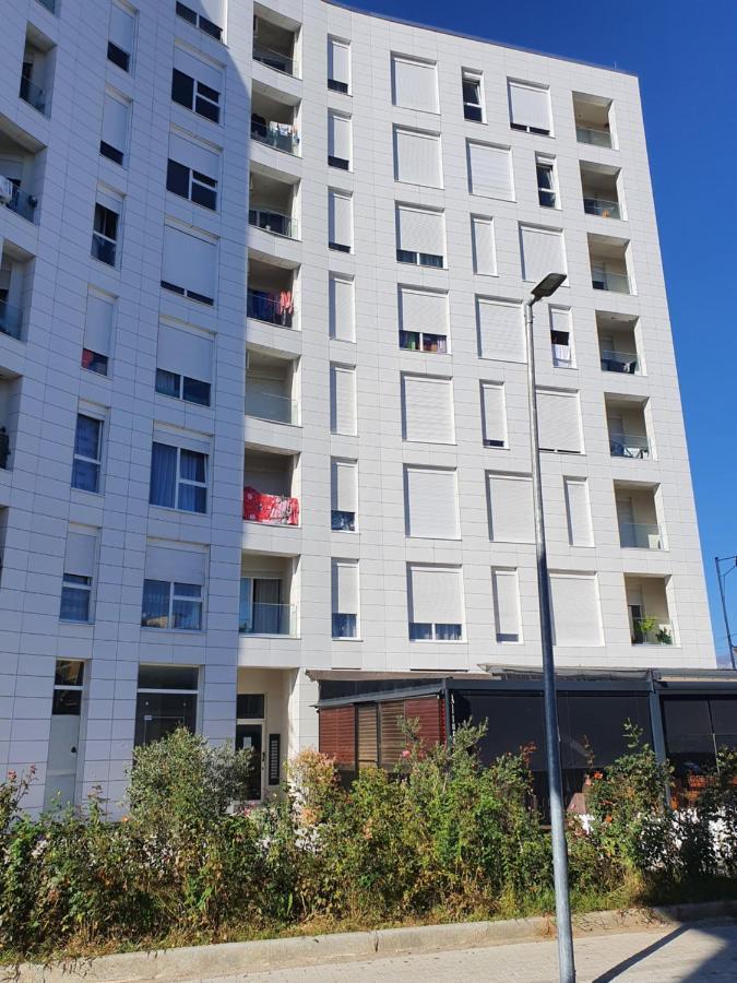 Rovena'S Apartment - Free Parking Tiranë Ngoại thất bức ảnh