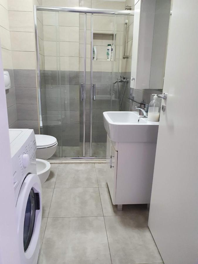 Rovena'S Apartment - Free Parking Tiranë Ngoại thất bức ảnh