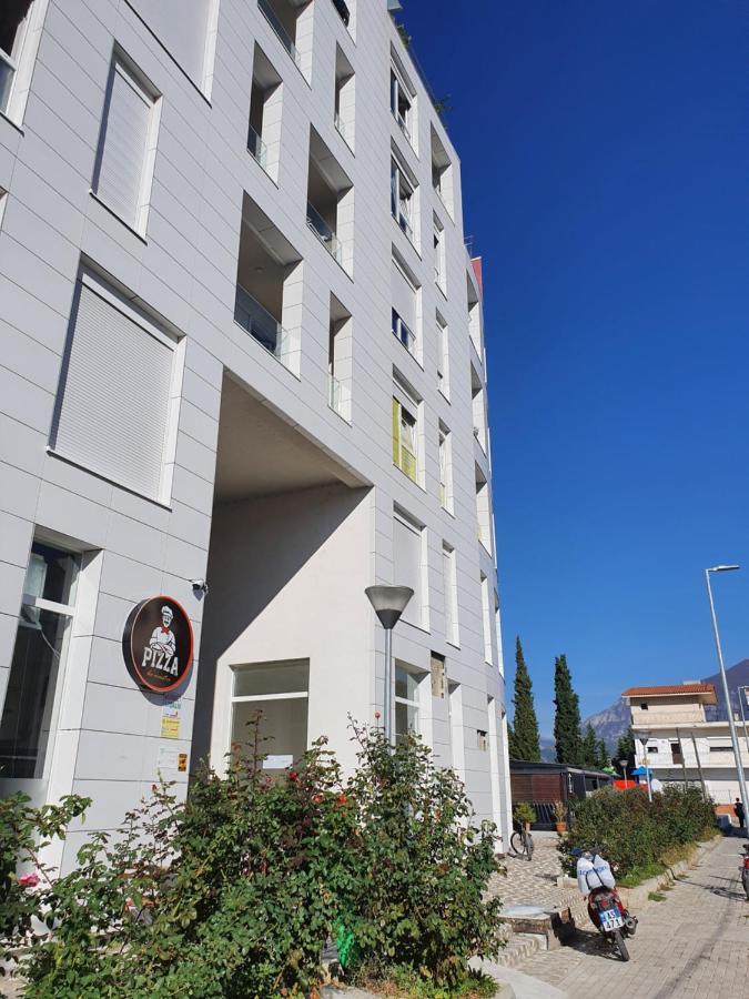 Rovena'S Apartment - Free Parking Tiranë Ngoại thất bức ảnh
