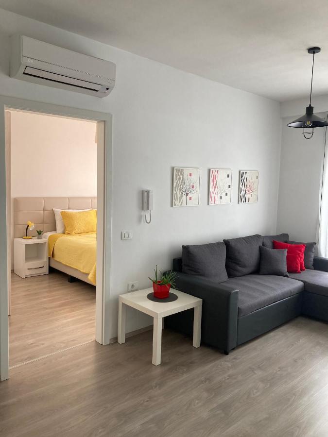 Rovena'S Apartment - Free Parking Tiranë Ngoại thất bức ảnh