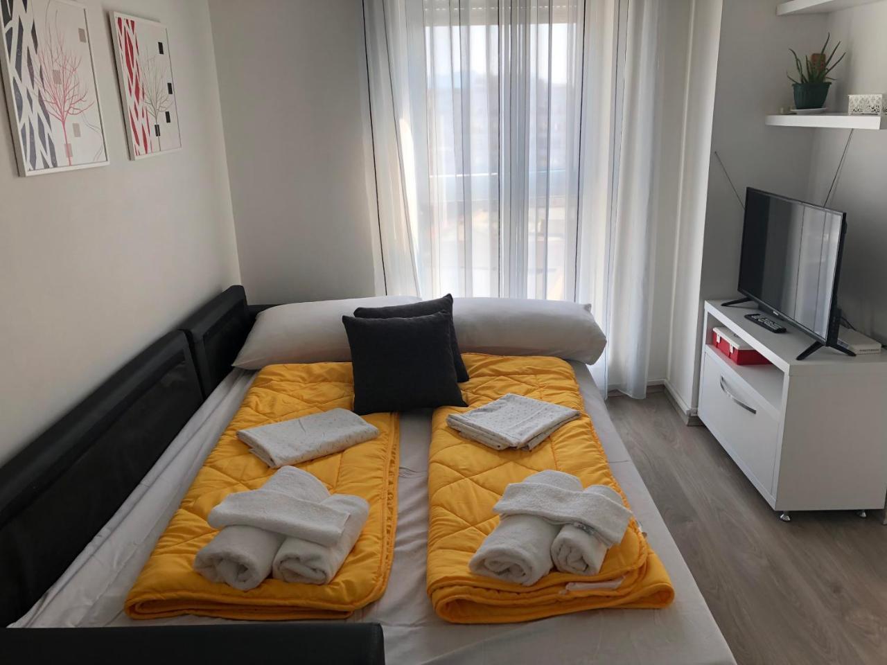 Rovena'S Apartment - Free Parking Tiranë Ngoại thất bức ảnh